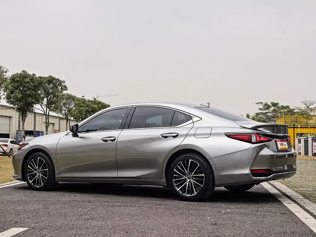 Lexus ES — фото 5