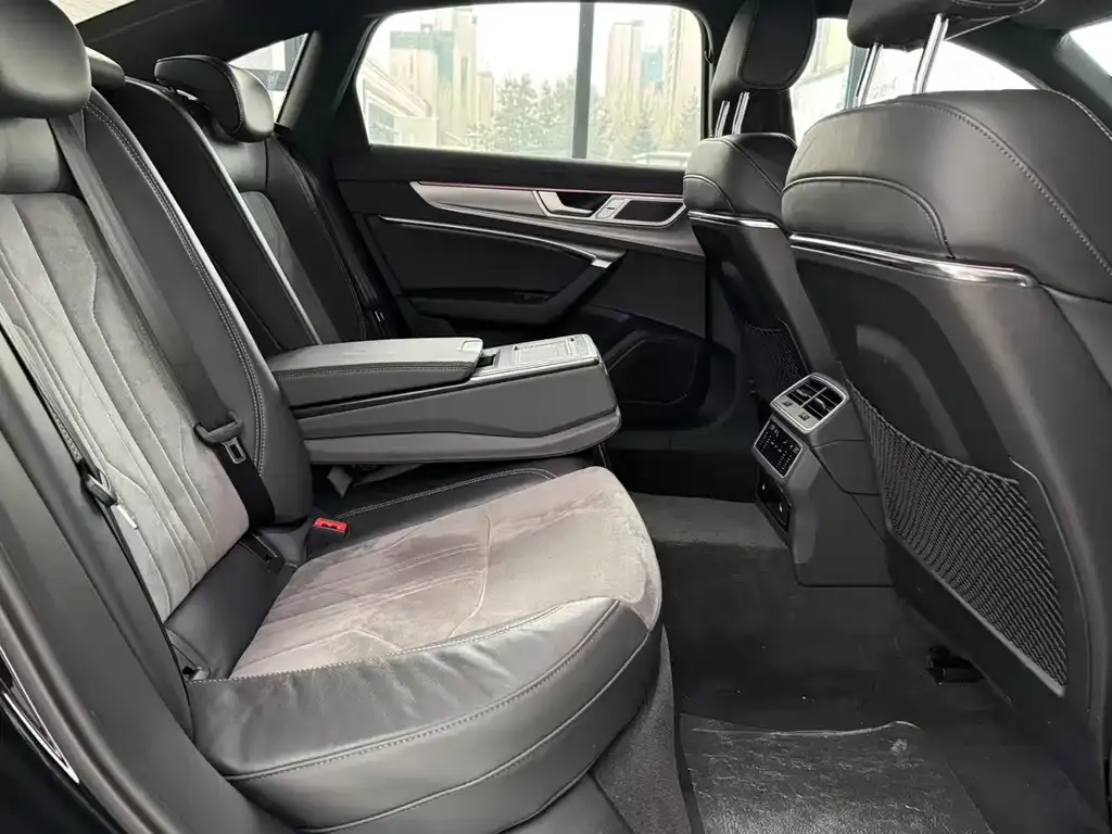 Audi A6L 2023 из CN, фото 10