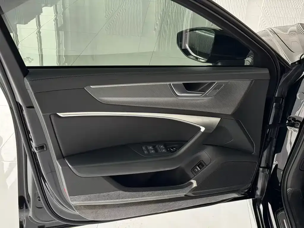 Audi A6L 2023 из CN, фото 4