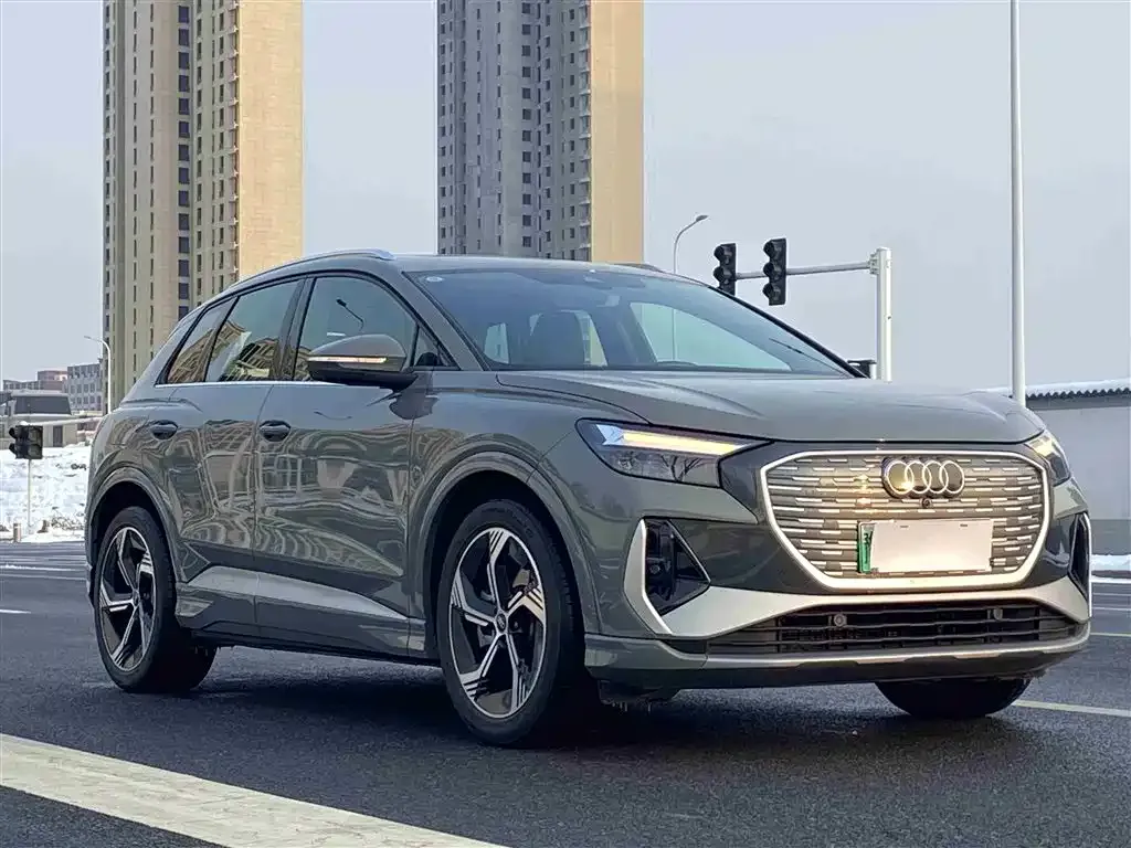 Audi Q4 e-tron — фото 3