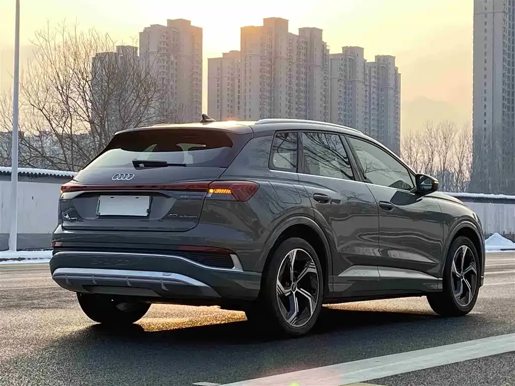 Audi Q4 e-tron — фото 6