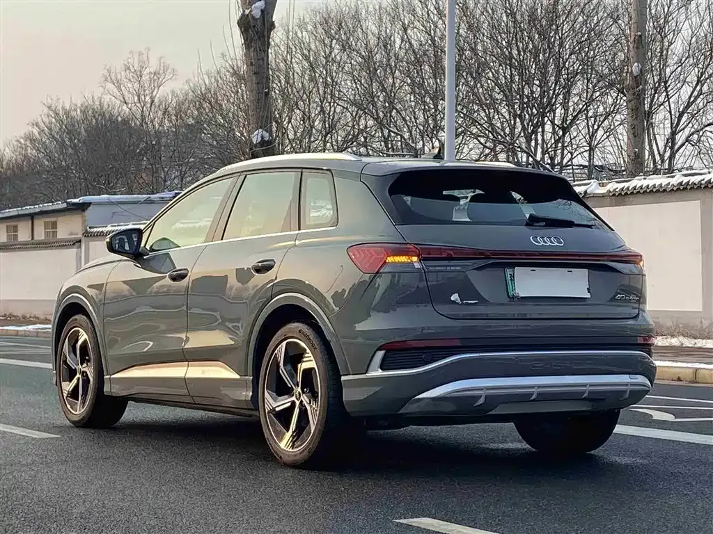 Audi Q4 e-tron — фото 9