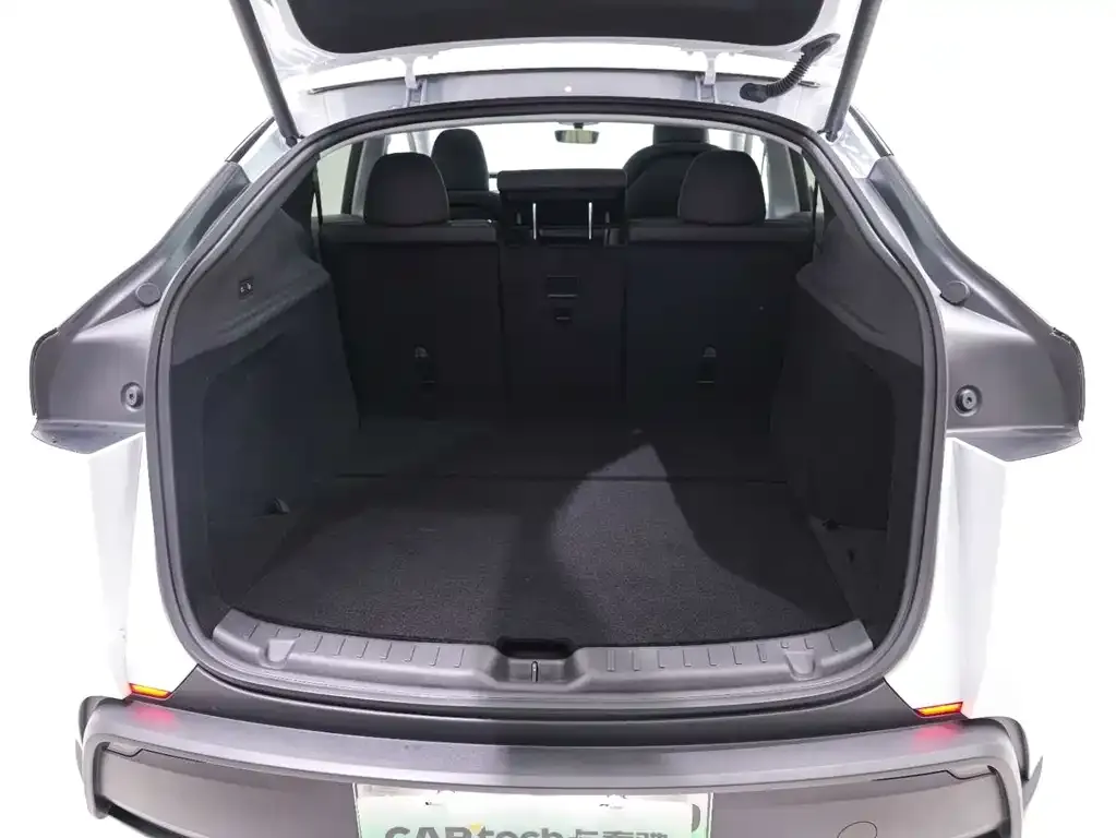 Tesla Model Y 2025 из CN, фото 8