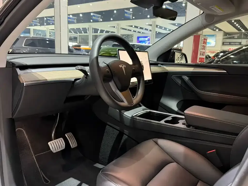 Tesla Model Y — фото 5