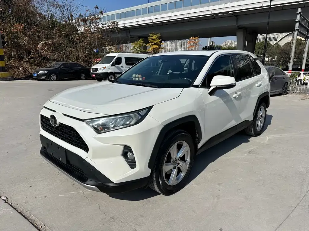 Toyota RAV4 2021 из CN, фото 1