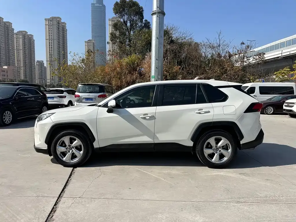 Toyota RAV4 2021 из CN, фото 10