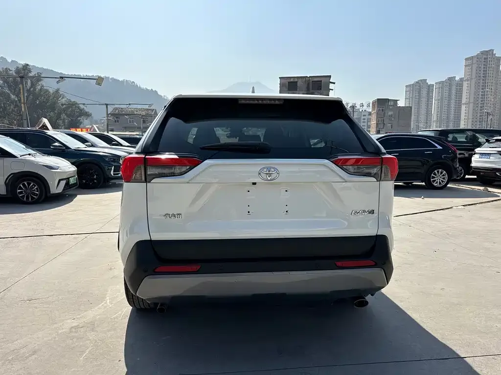 Toyota RAV4 2021 из CN, фото 2