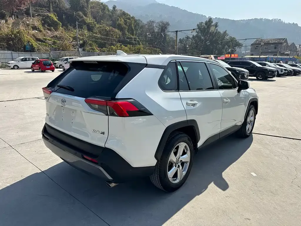Toyota RAV4 2021 из CN, фото 8