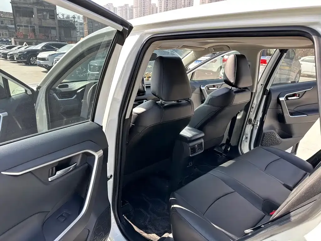 Toyota RAV4 2021 из CN, фото 5