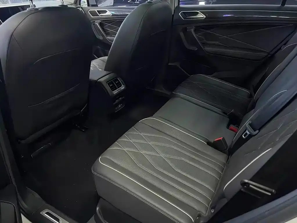 Volkswagen Tiguan L 2022 из CN, фото 7