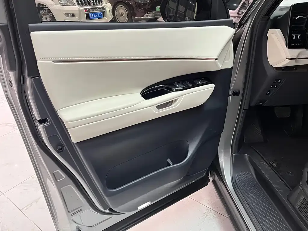 Lexus LM 2024 из CN, фото 3