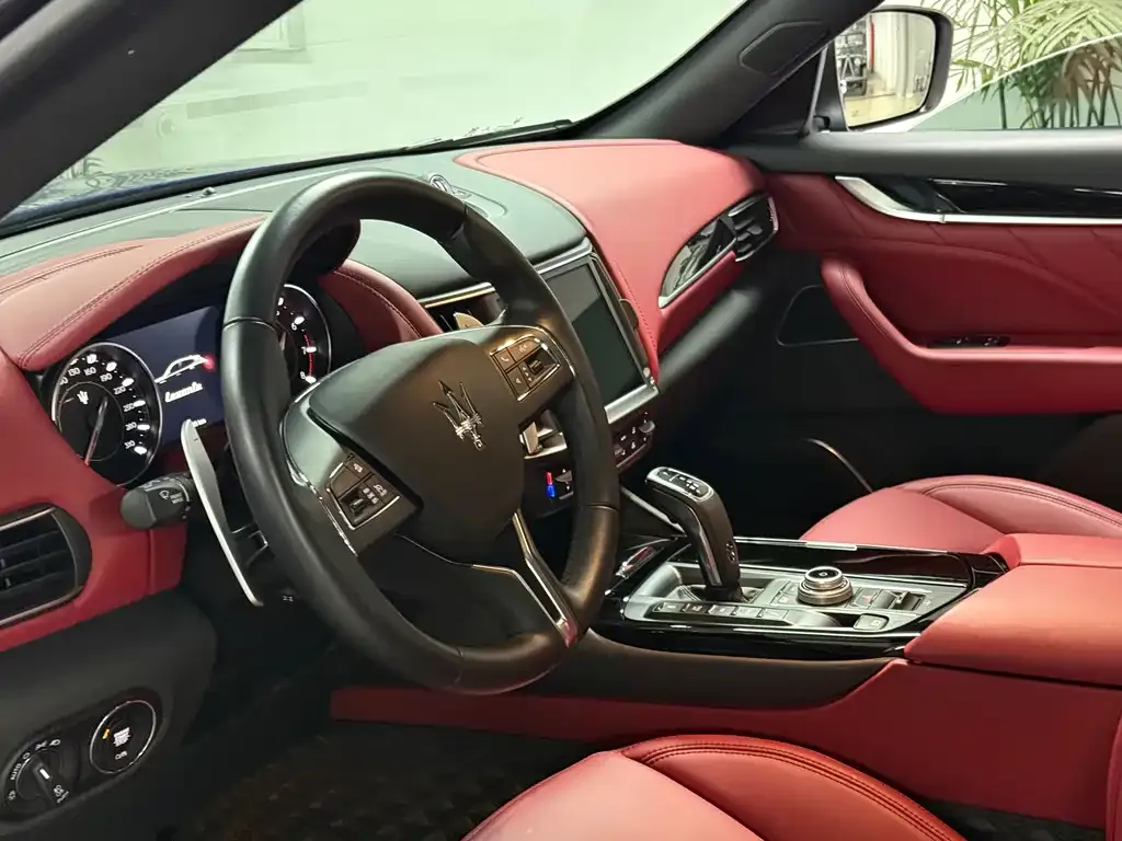 Maserati Levante — фото 8