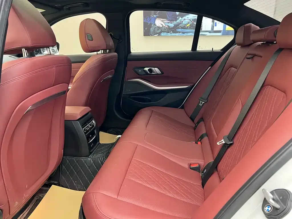 BMW 3 Series 2024 из CN, фото 7