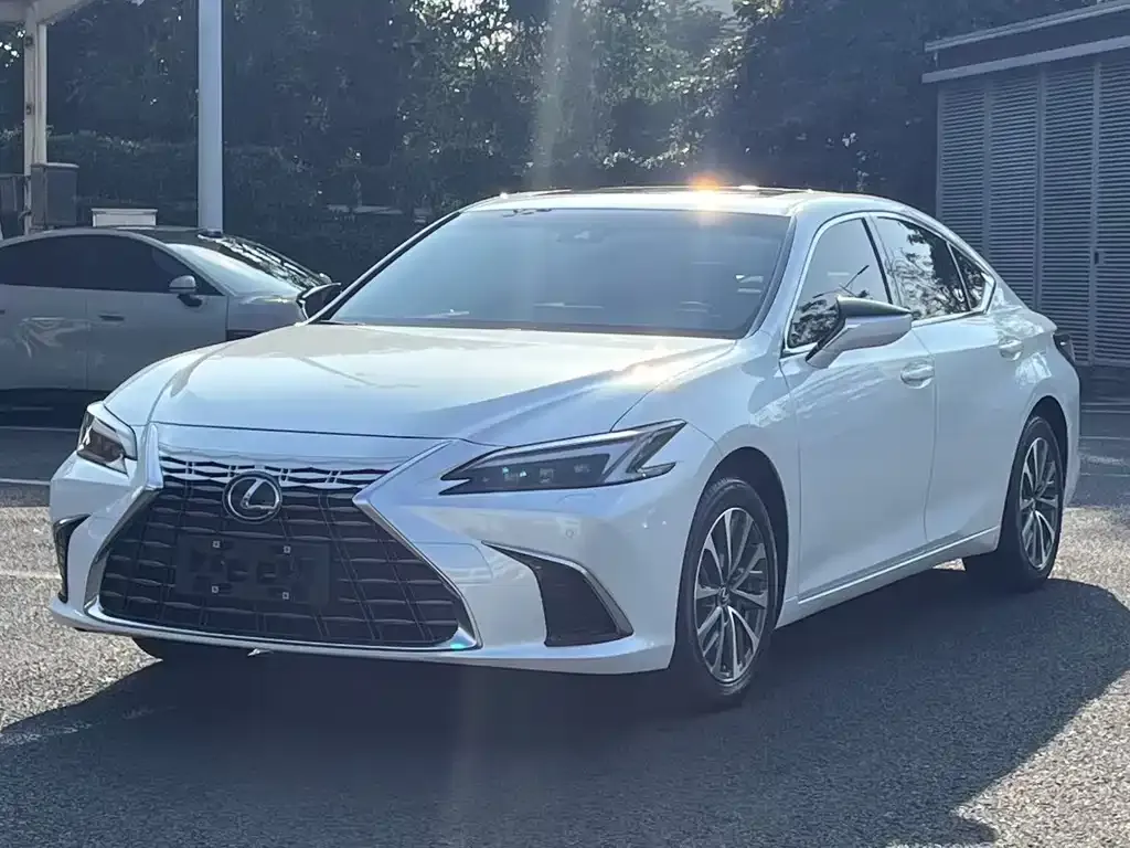 Lexus ES — фото 1