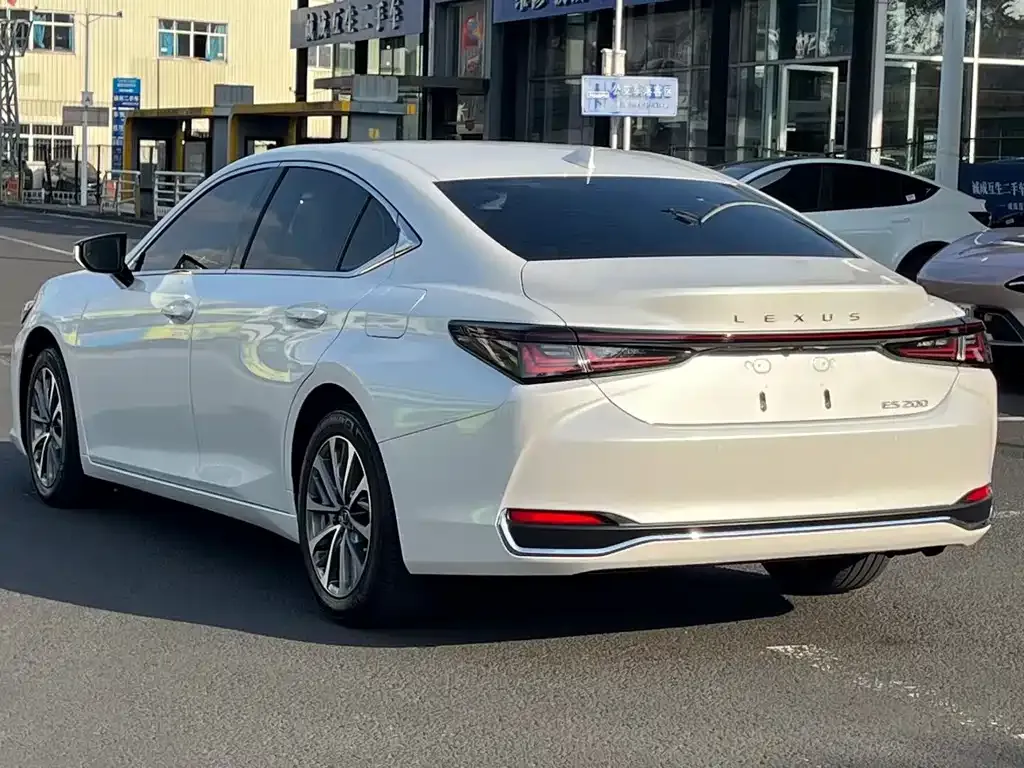 Lexus ES — фото 8