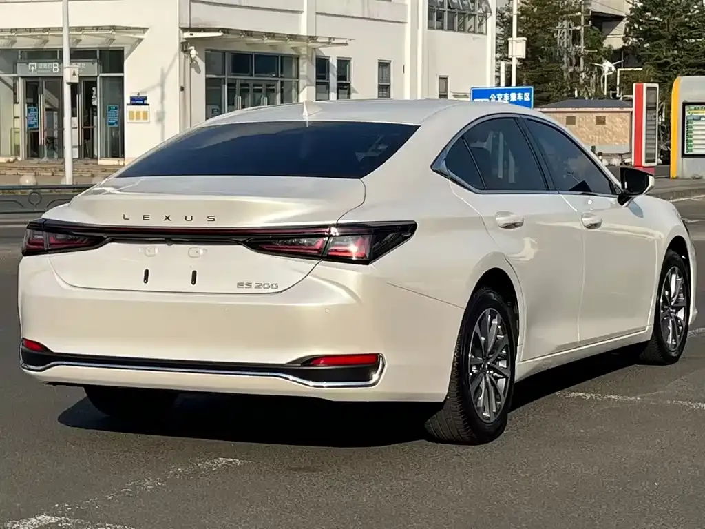 Lexus ES — фото 6