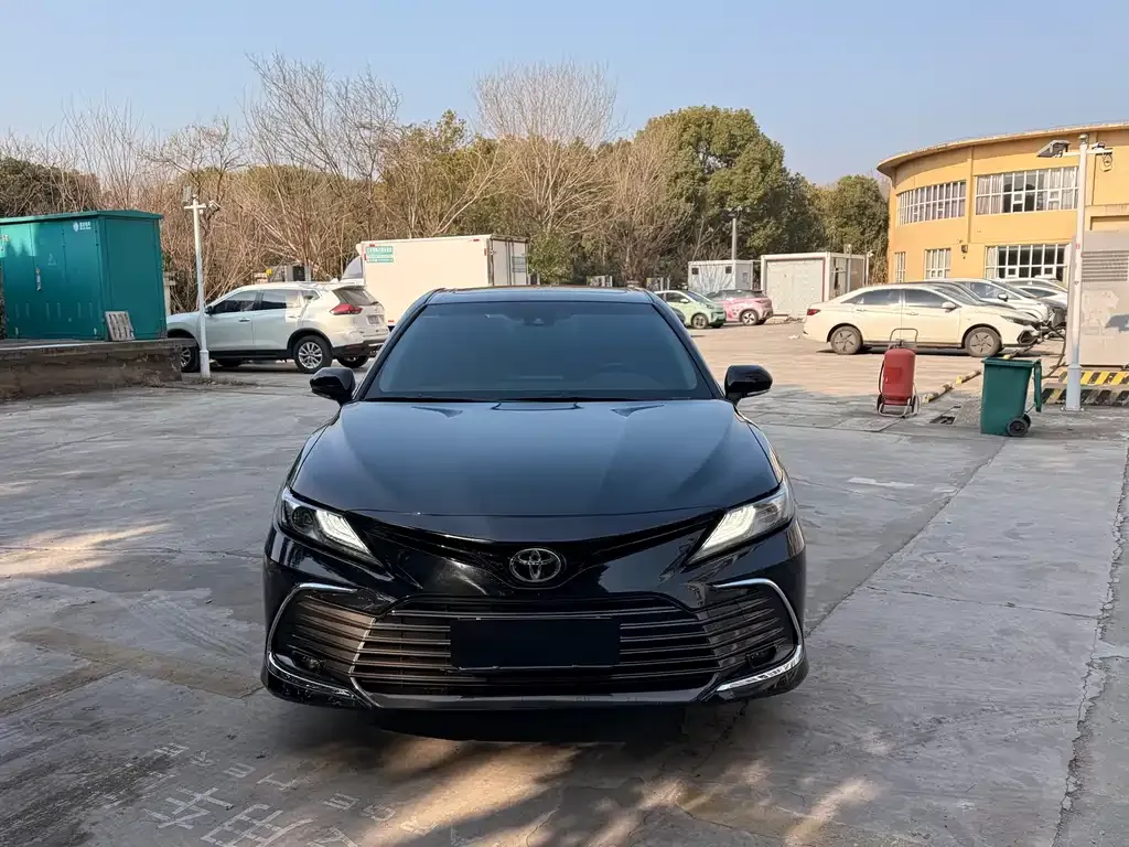 Toyota Camry — фото 7