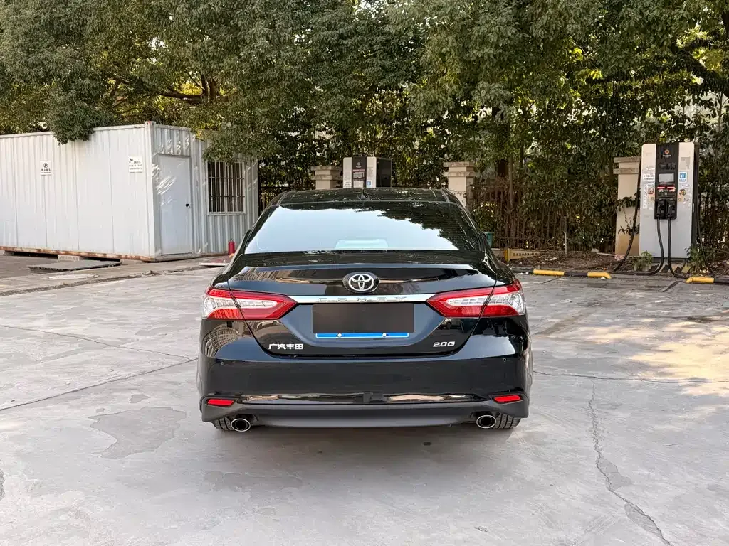 Toyota Camry — фото 9