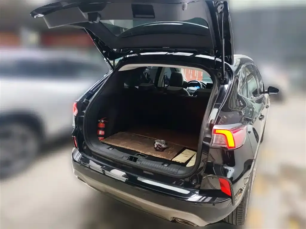 Ford Escape 2022 из CN, фото 5