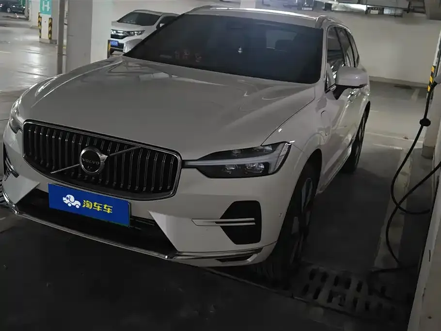 Volvo XC60 PHEV — фото 1