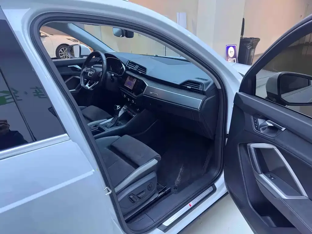 Audi Q3 2023 из CN, фото 10