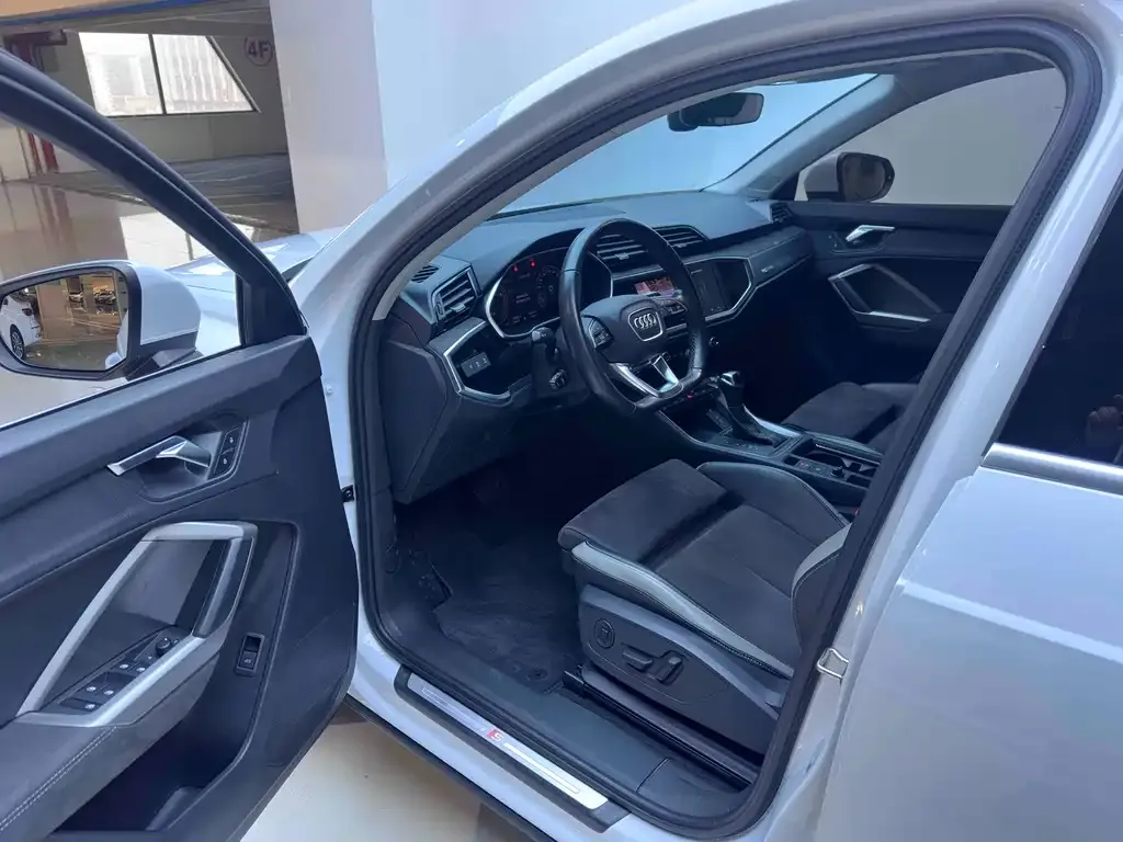 Audi Q3 2023 из CN, фото 4