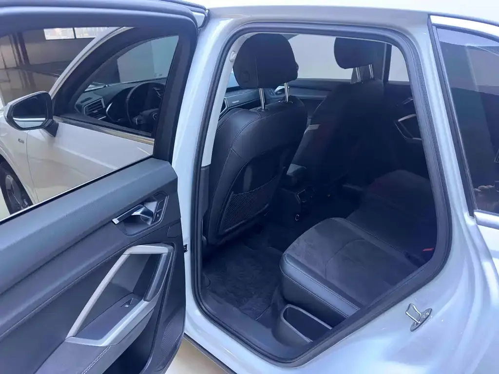 Audi Q3 2023 из CN, фото 8