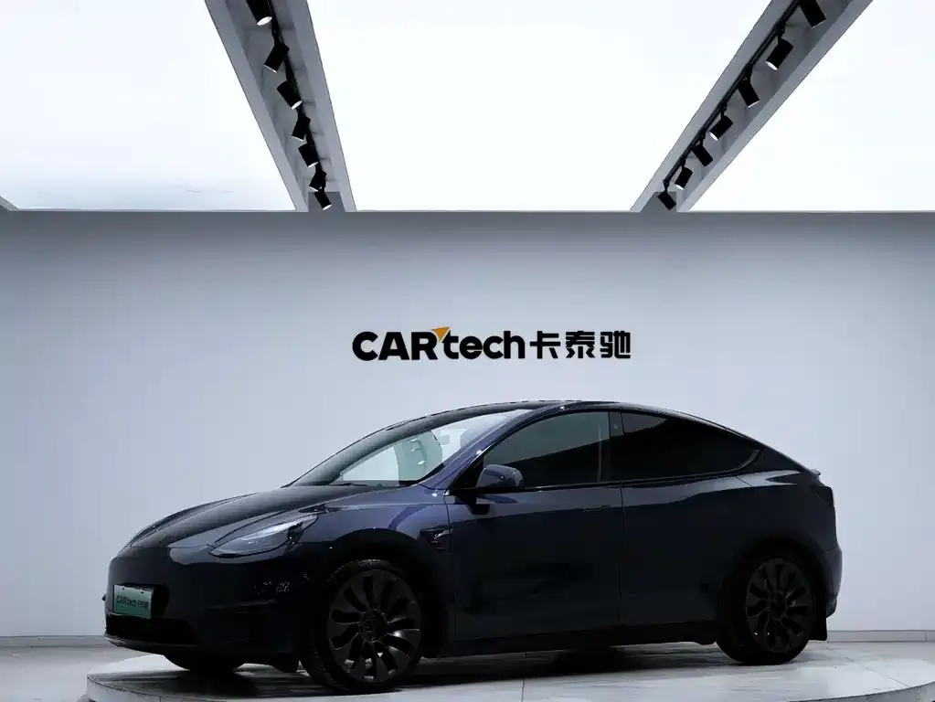 Tesla Model Y — фото 1