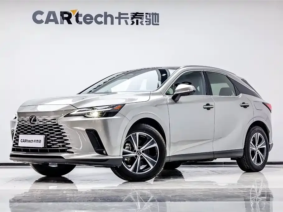 Lexus RX — фото 1