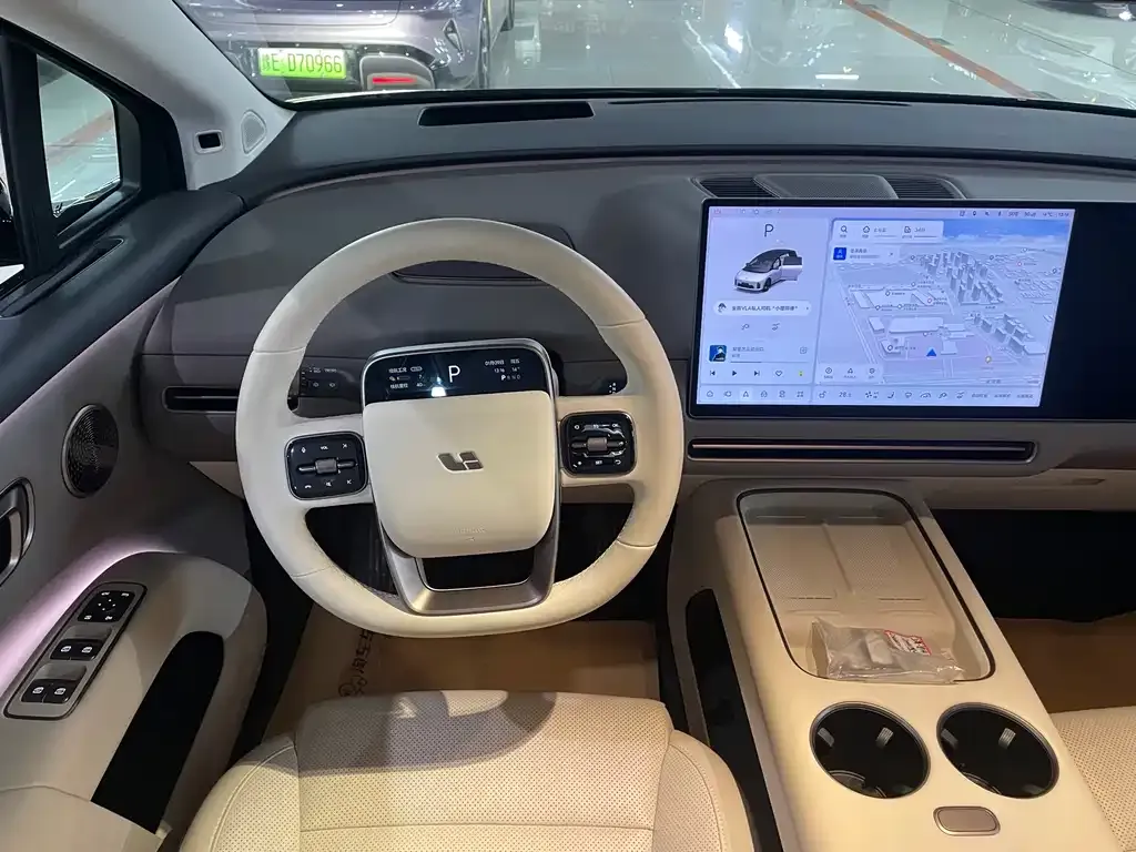 Li Auto i8 — фото 4