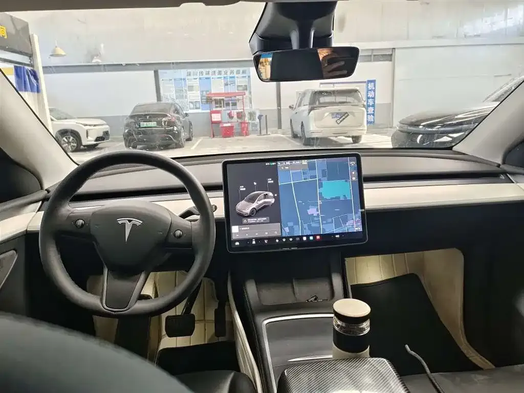 Tesla Model Y — фото 8