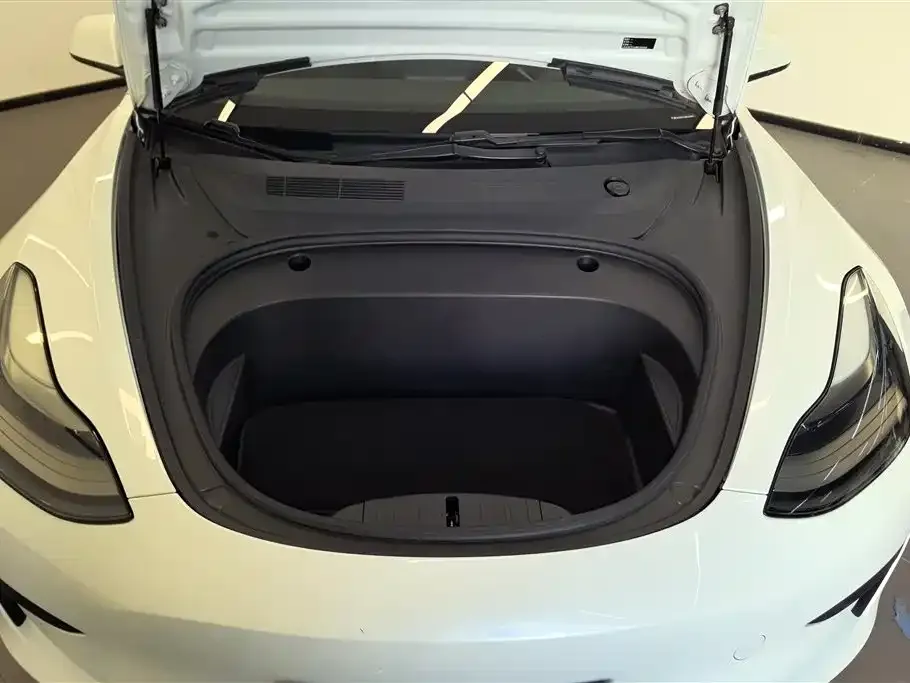 Tesla Model 3 — фото 10