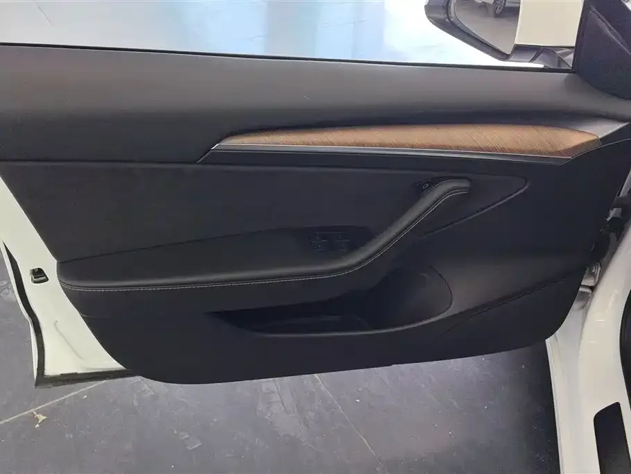 Tesla Model 3 — фото 3