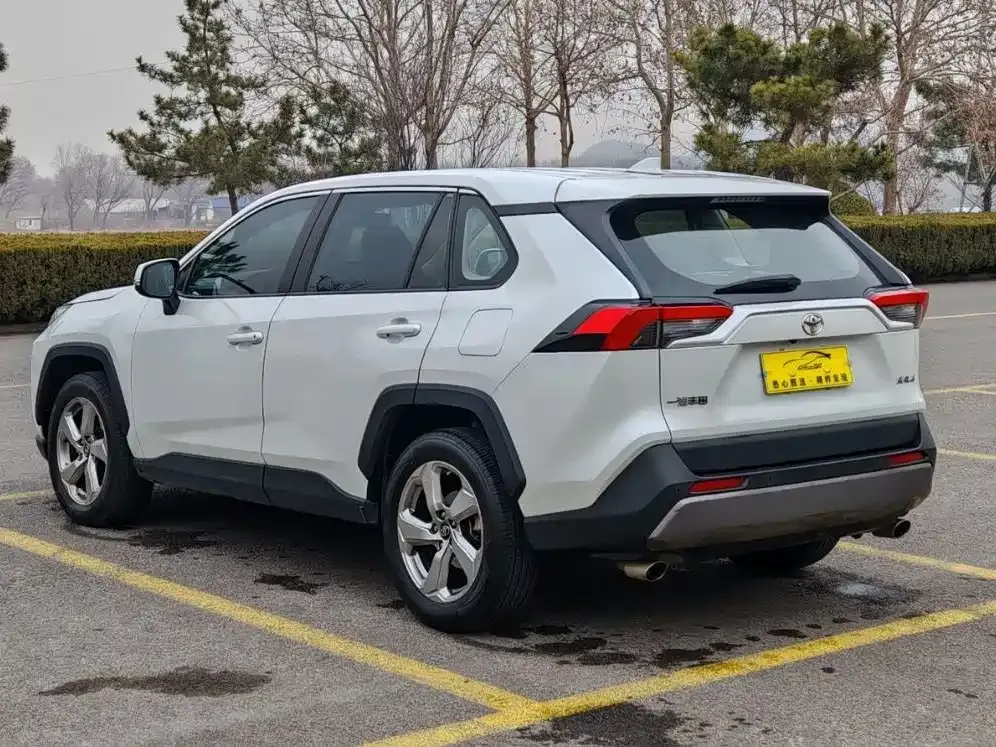 Toyota RAV4 — фото 3