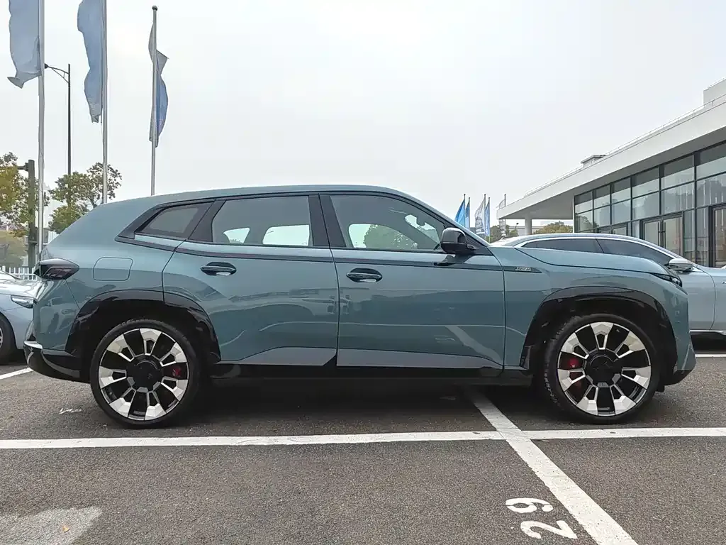 BMW XM 2024 из CN, фото 7