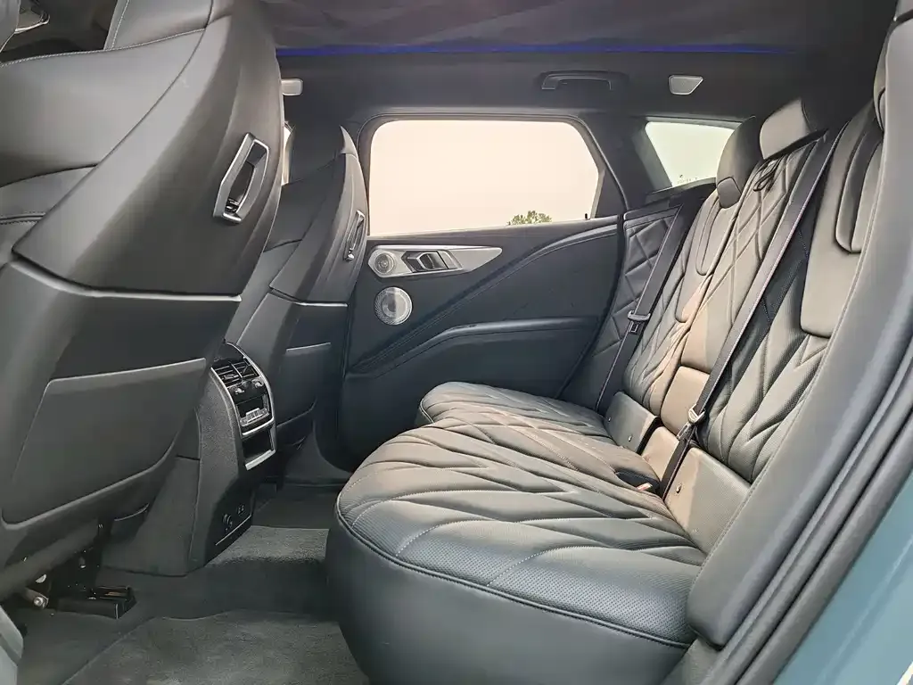BMW XM 2024 из CN, фото 3