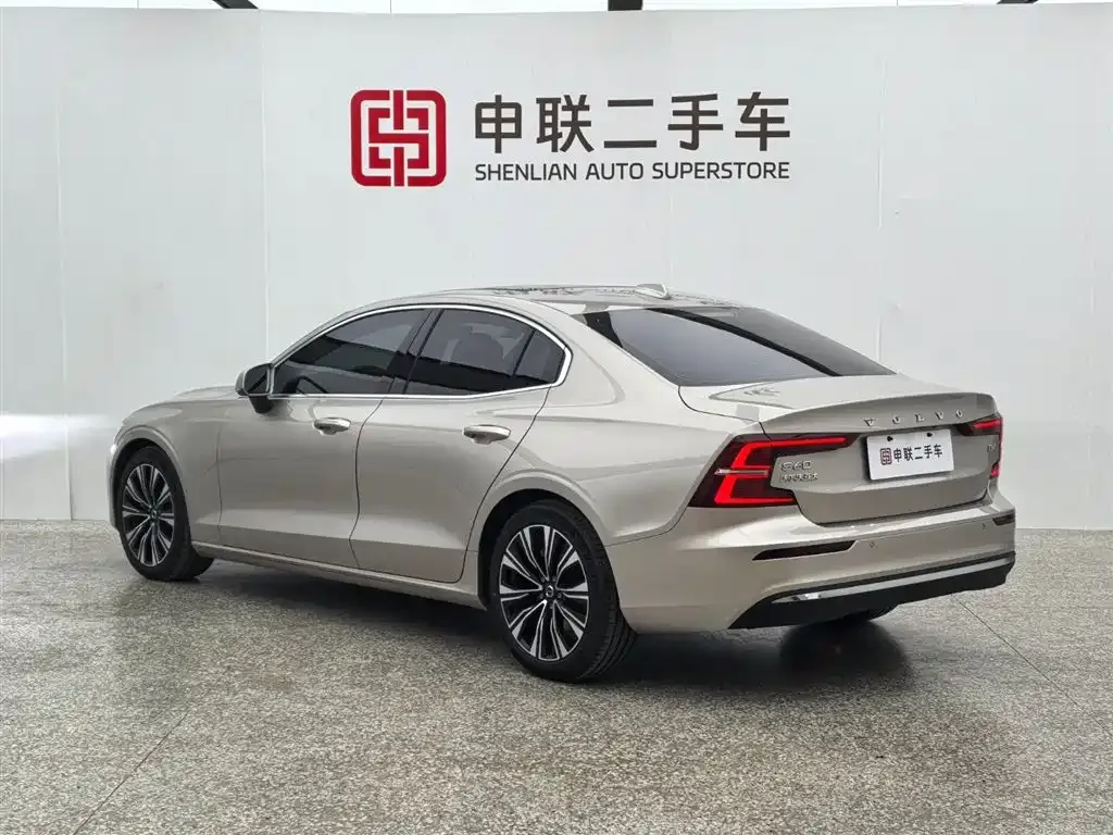 Volvo S60 — фото 8