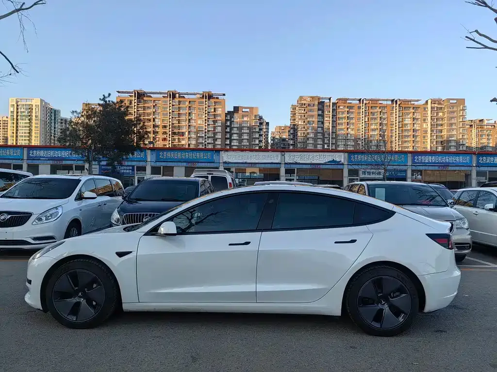 Tesla Model 3 — фото 6