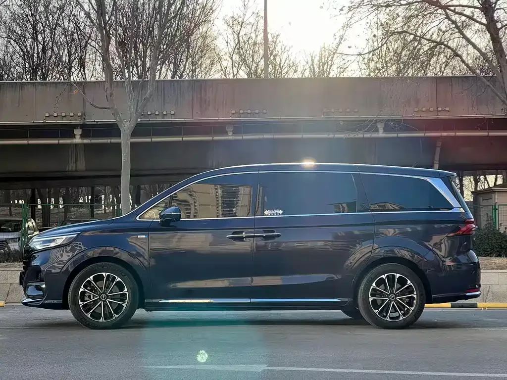 Roewe iMAX8 — фото 8