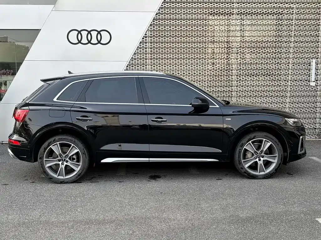 Audi Q5L — фото 10