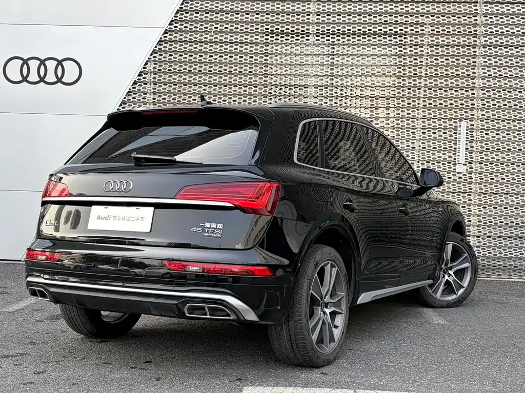Audi Q5L — фото 6