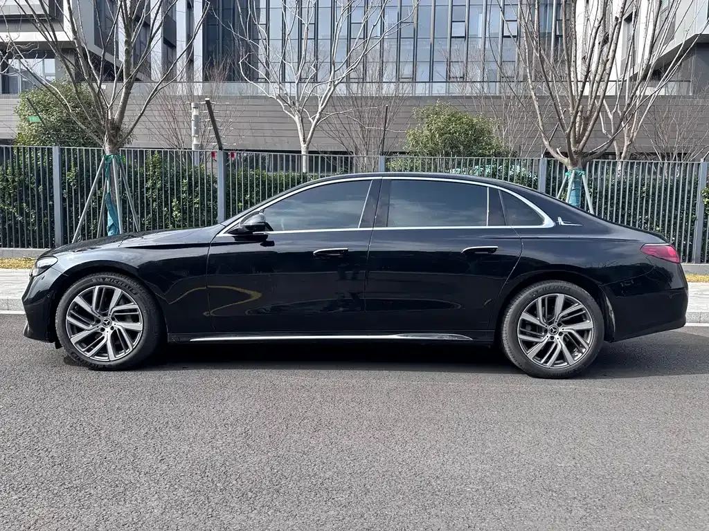 Mercedes-Benz E-Class 2025 из CN, фото 5