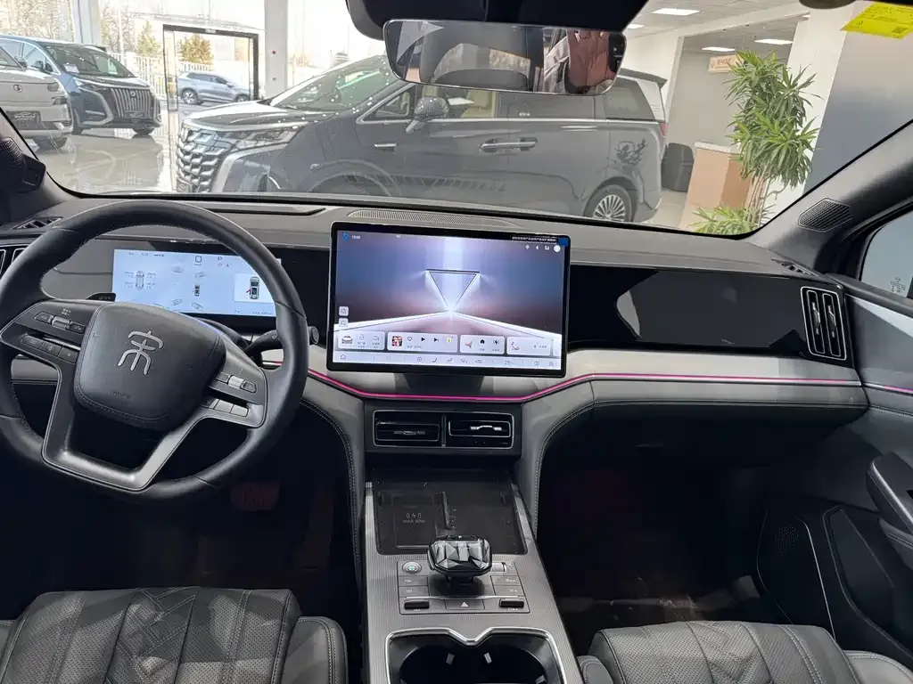 BYD L DM-i — фото 2