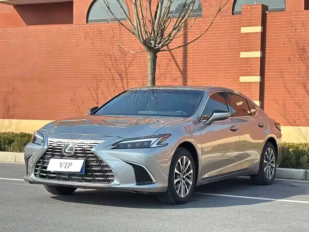 Lexus ES — фото 1