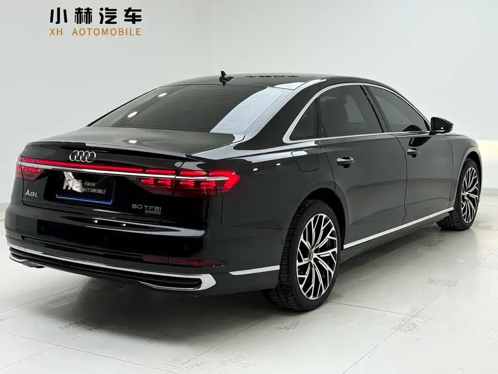 Audi A8 — фото 7