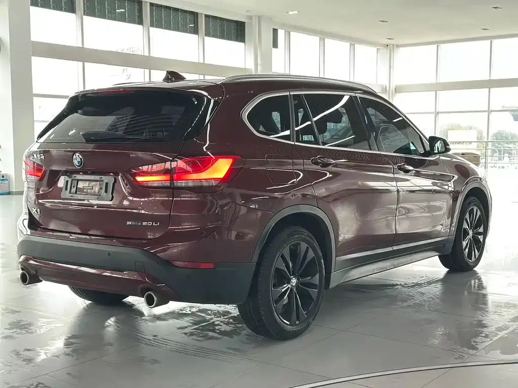 BMW X1 — фото 5