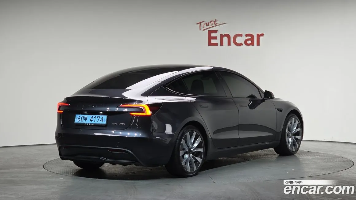 Tesla Model 3 2024 из KR, фото 2