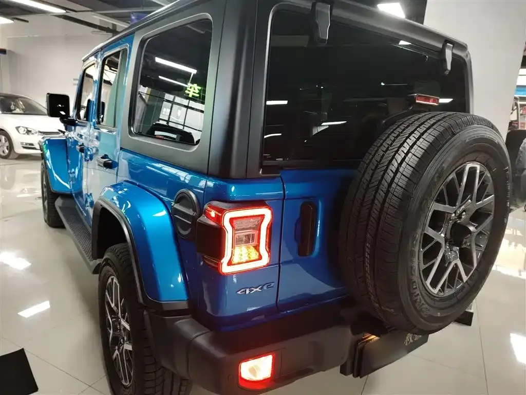 Jeep Wrangler 2023 из CN, фото 5