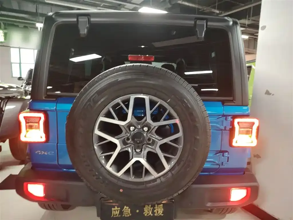Jeep Wrangler 2023 из CN, фото 10