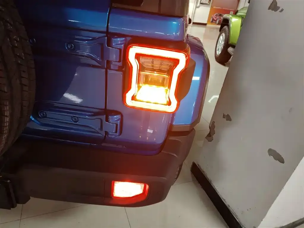 Jeep Wrangler 2023 из CN, фото 2